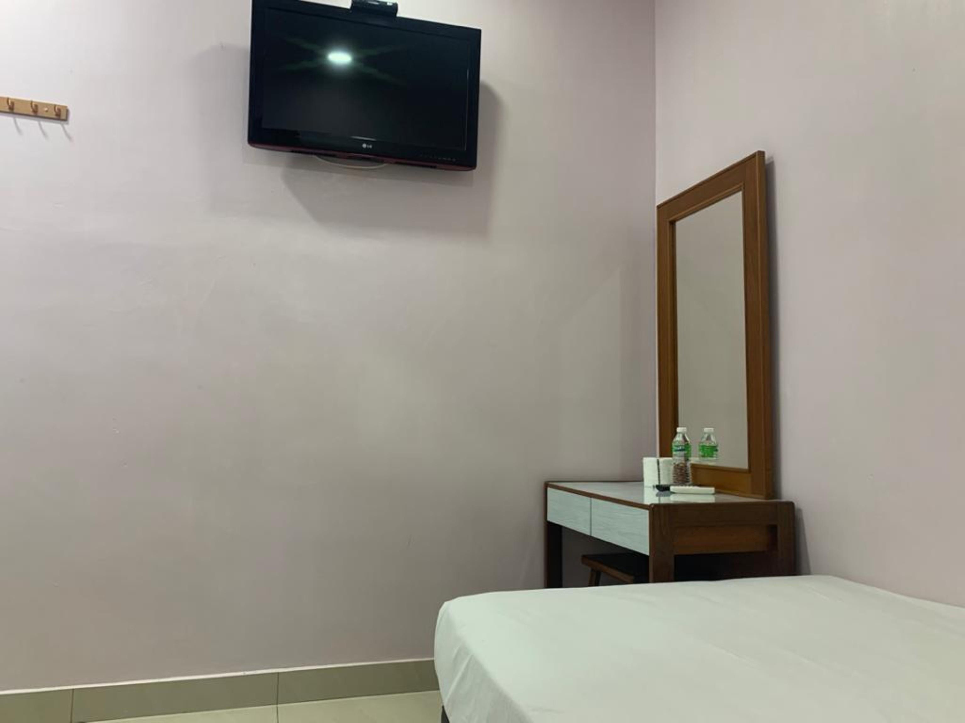 Oyo 89877 Sun Triang Hotel Kampong Kerayong Exterior photo