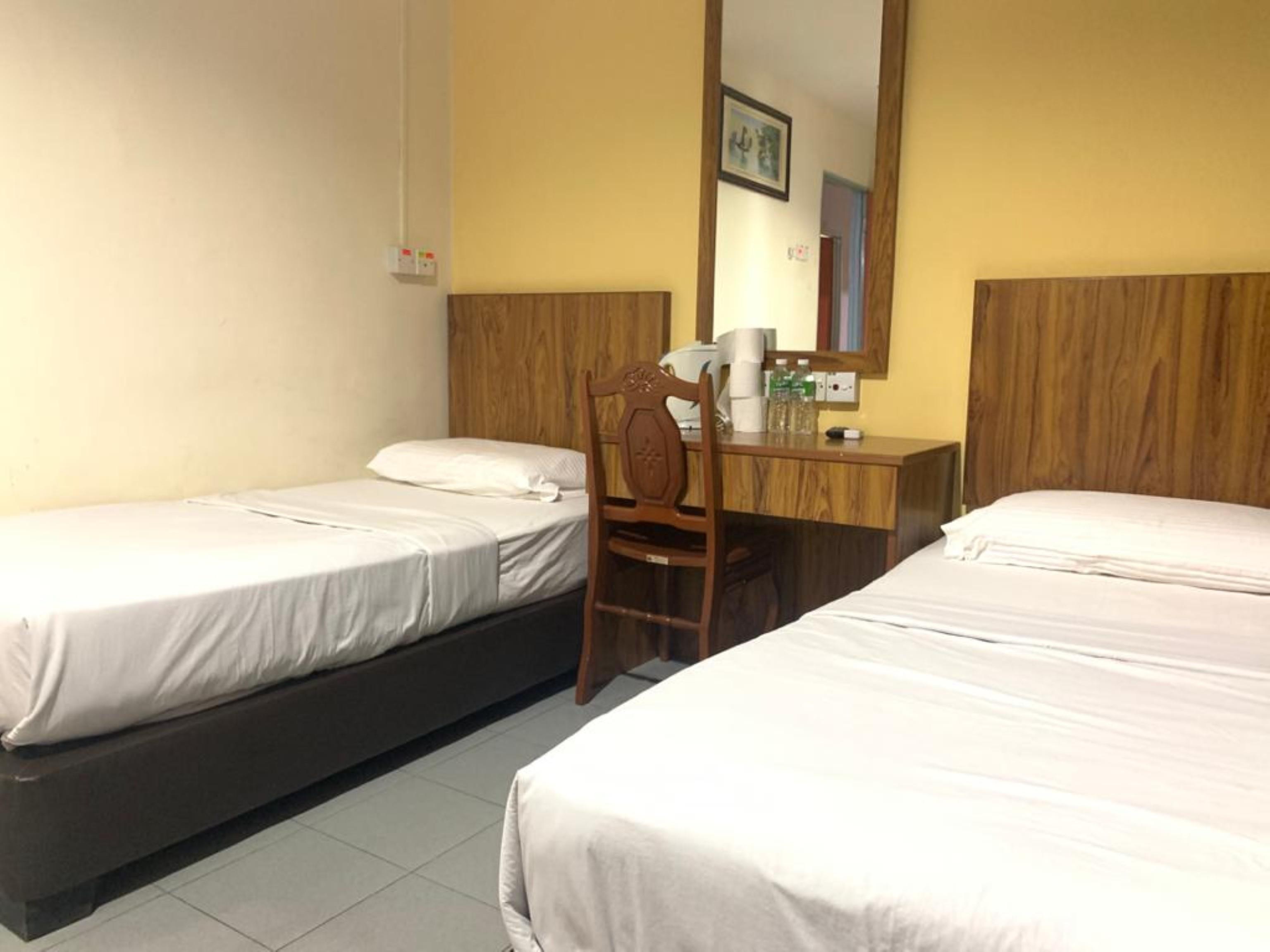 Oyo 89877 Sun Triang Hotel Kampong Kerayong Exterior photo