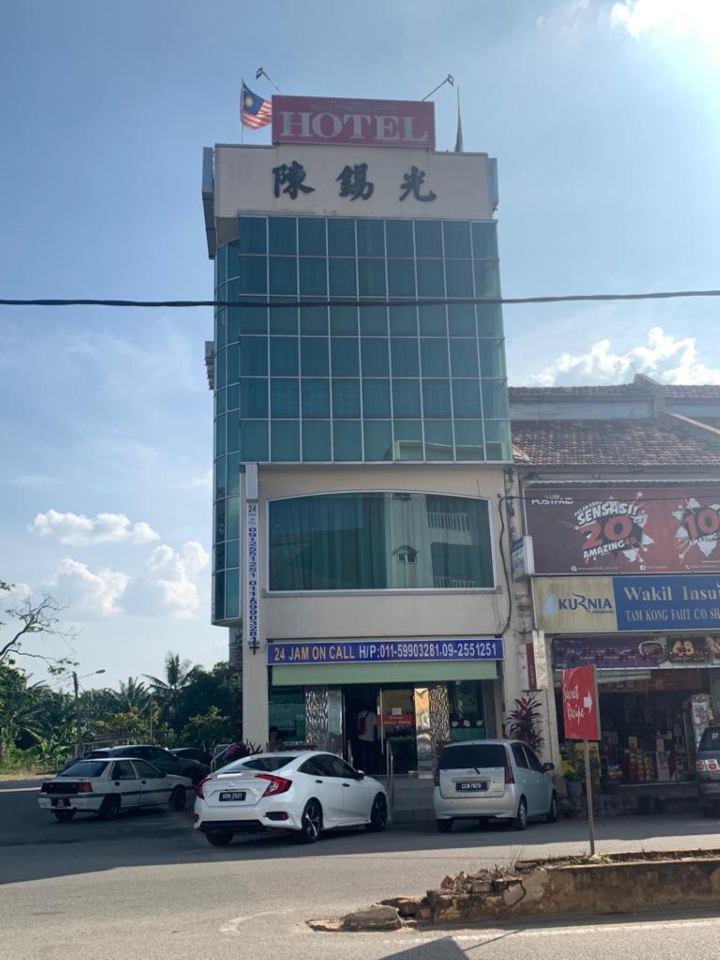 Oyo 89877 Sun Triang Hotel Kampong Kerayong Exterior photo