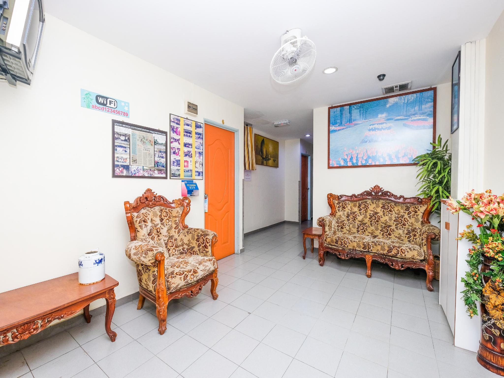 Oyo 89877 Sun Triang Hotel Kampong Kerayong Exterior photo