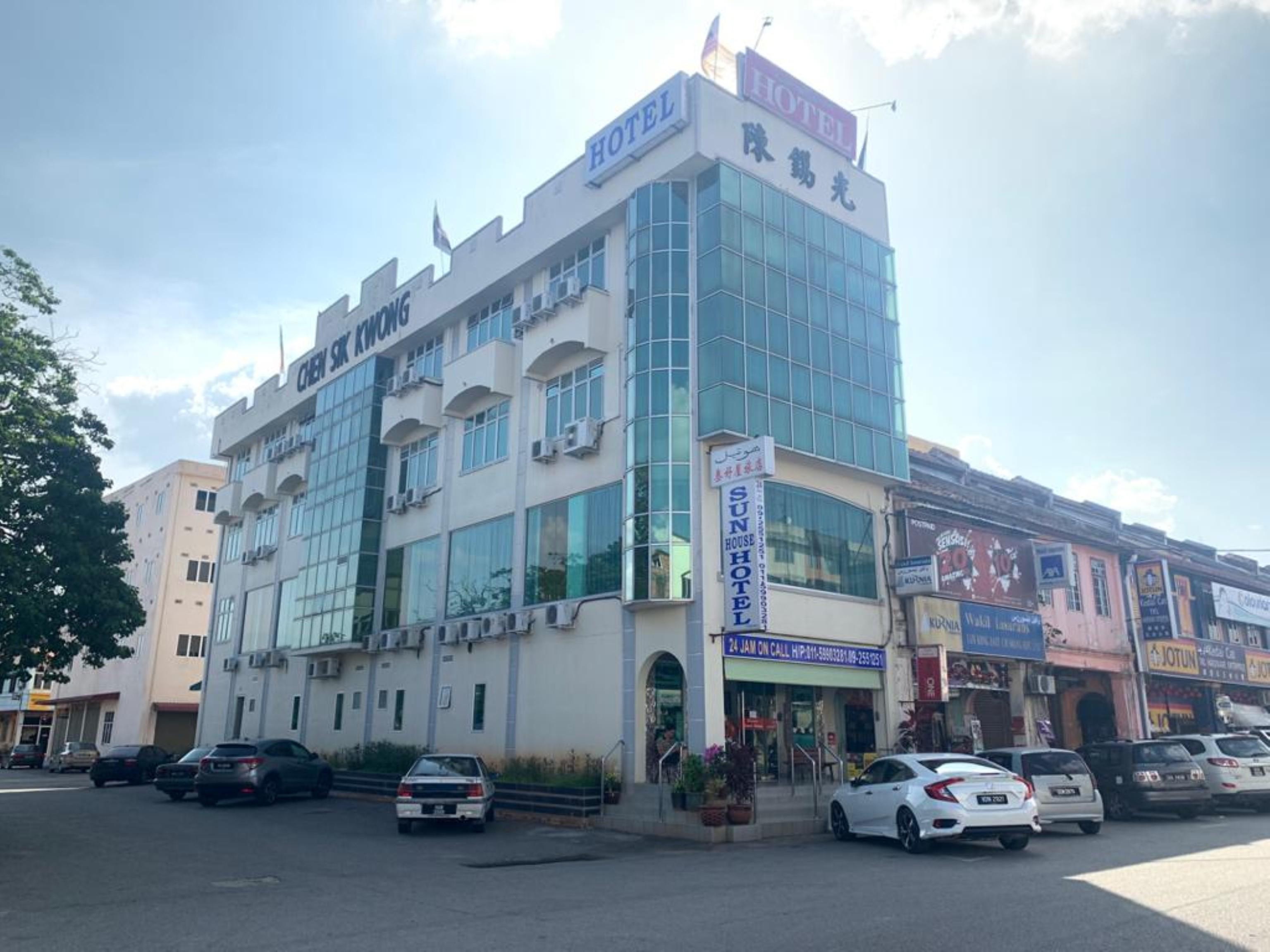 Oyo 89877 Sun Triang Hotel Kampong Kerayong Exterior photo
