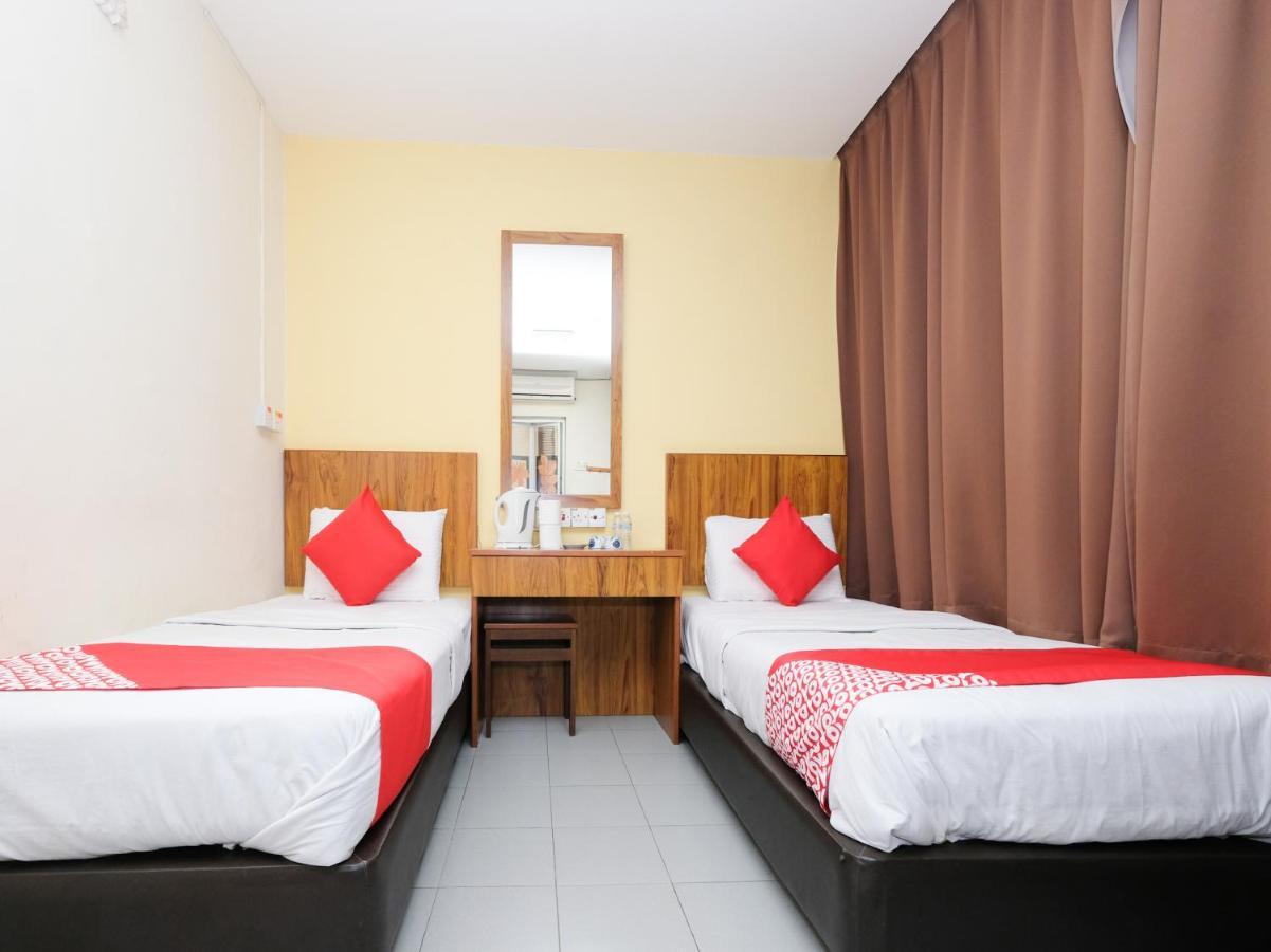 Oyo 89877 Sun Triang Hotel Kampong Kerayong Exterior photo