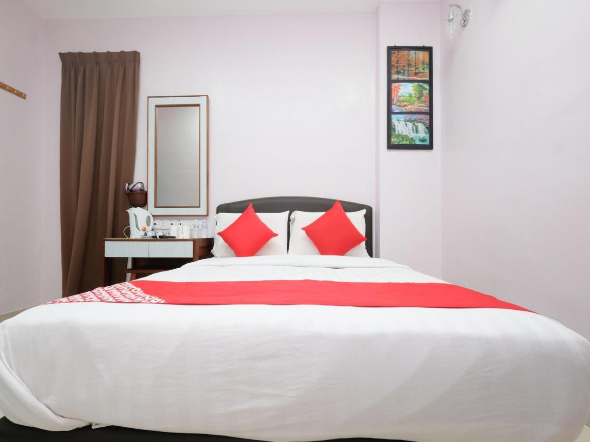 Oyo 89877 Sun Triang Hotel Kampong Kerayong Exterior photo
