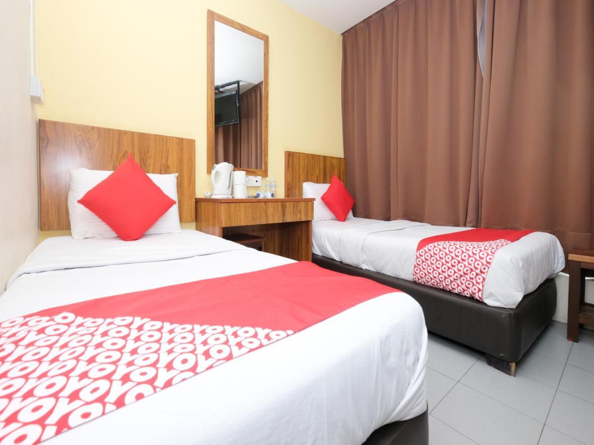 Oyo 89877 Sun Triang Hotel Kampong Kerayong Exterior photo