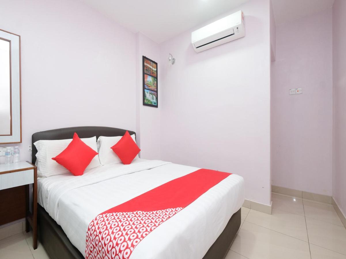 Oyo 89877 Sun Triang Hotel Kampong Kerayong Exterior photo