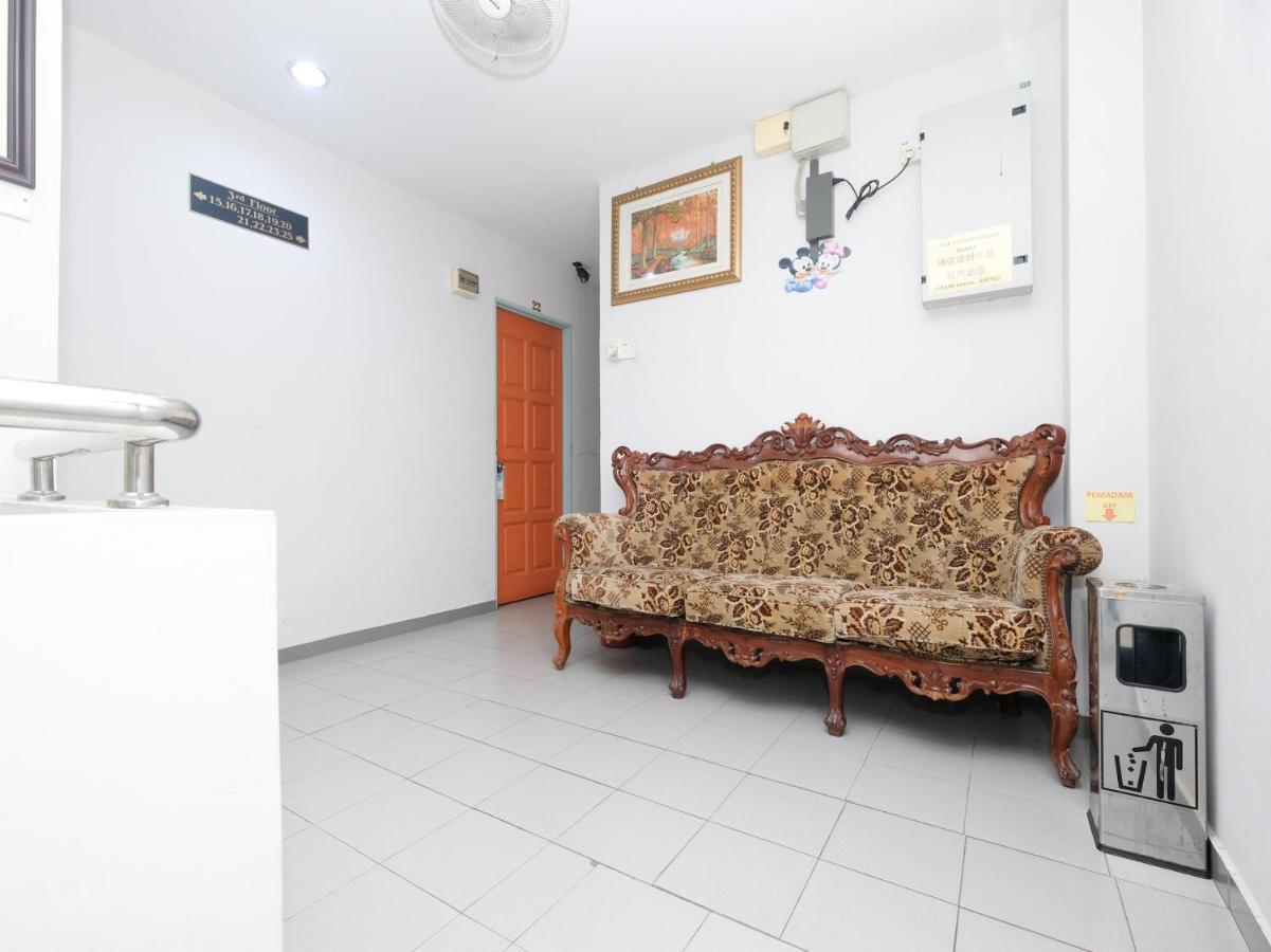 Oyo 89877 Sun Triang Hotel Kampong Kerayong Exterior photo